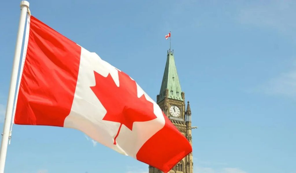 How many provinces in Canada have online casinos?